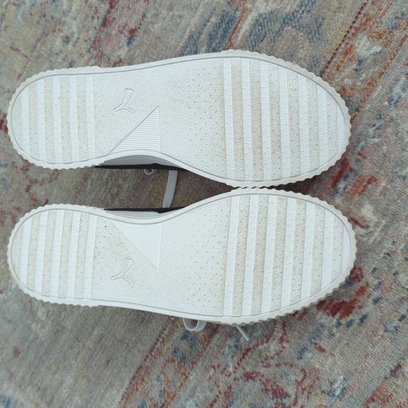 Puma Carina Platform Sneaker Size 8.5 Black and White - Picture 5 of 6